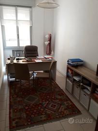 Stanza uso ufficio a Modena