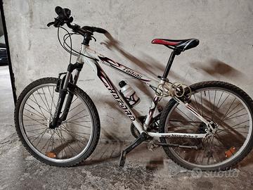 Mountain bike bimbo