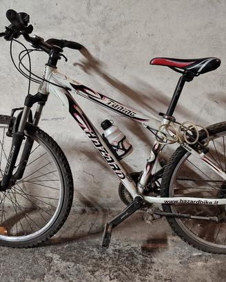 Mountain bike bimbo