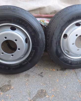 Coppia ruote complete Iveco 8.5 r 17.5 michelin