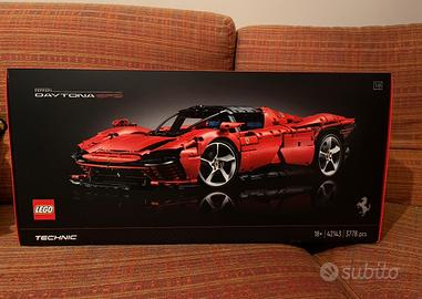 Lego Ferrari Daytona SP3 42143 +libro Lego Daytona