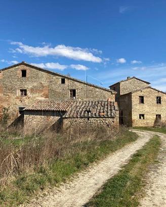Casa indipendente di 650 m² con più di 5 locali a 