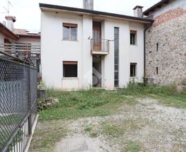 VILLA A SCHIERA A REANA DEL ROJALE