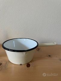 Pentolino smaltato vintage bianco