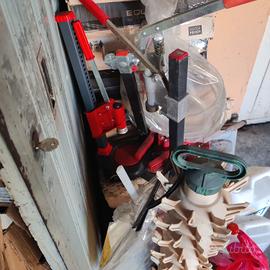 tappatrici per bottiglie con tappi metallo e plast