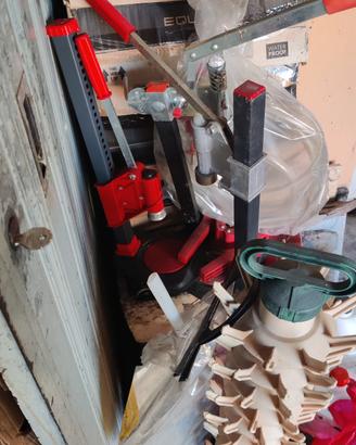 tappatrici per bottiglie con tappi metallo e plast
