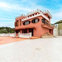 Villa immersa nel verde con vista mare