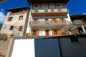 Casa singola con 2 appartamenti indipendenti