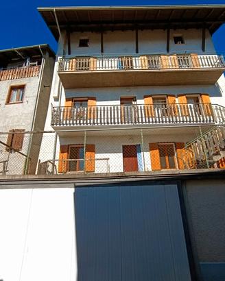 Casa singola con 2 appartamenti indipendenti