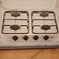 Fornello a gas 4 fuochi. nuovo 