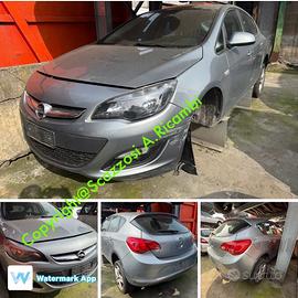 Opel Astra anno 2011 per ricambi Fi