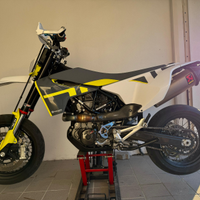 Husqvarna 701 supermoto