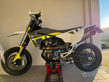 Husqvarna 701 supermoto