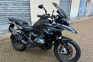 Bmw r 1250 gs triple black