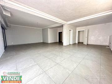 Ampio e luminoso deposito a Giarre