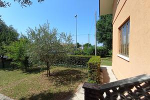 CASA INDIPENDENTE CON AMPIO GIARDINO