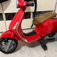 Vespa a motore elettrico per bambini