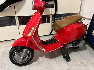 Vespa a motore elettrico per bambini