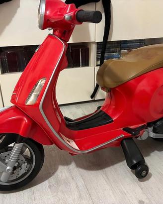 Vespa a motore elettrico per bambini