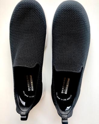 Skechers NUOVE nere da donna mis. 38, senza lacci