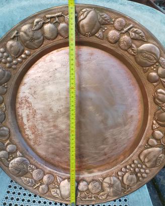 piatto in rame decorato