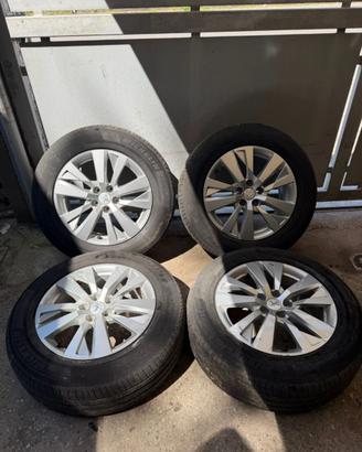 Kit 4 cerchi in lega con gomme peugeot 3008