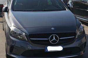 MERCEDES-BENZ W176 classe A 180d Business