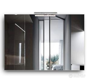 Bagno soecchio con applique superiore