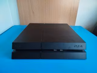 PlayStation 4 + 2 controller + 9 giochi