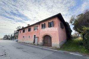 CASA SEMI INDIPENDENTE CON DOPPIO BOX AUTO E GIARD