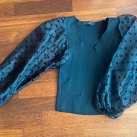 Maglia nera no brand con maniche trasparenti pois