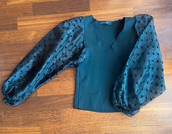 Maglia nera no brand con maniche trasparenti pois