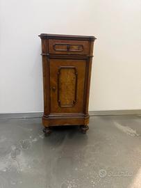 Comodino o mobiletto a colonnna