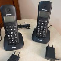 Due telefoni cord less brondi