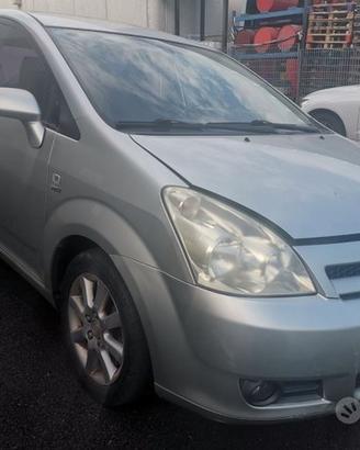 Ricambi Toyota Corolla Verso 1.8 Benzina 2004