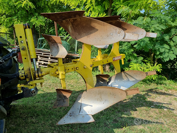 Aratro bivomero Moro