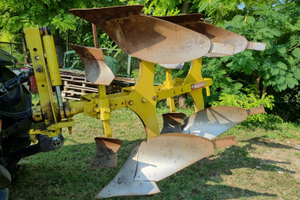 Aratro bivomero Moro