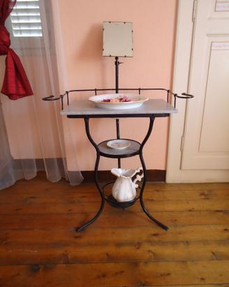 Lavabo antico con specchio molato e marmo