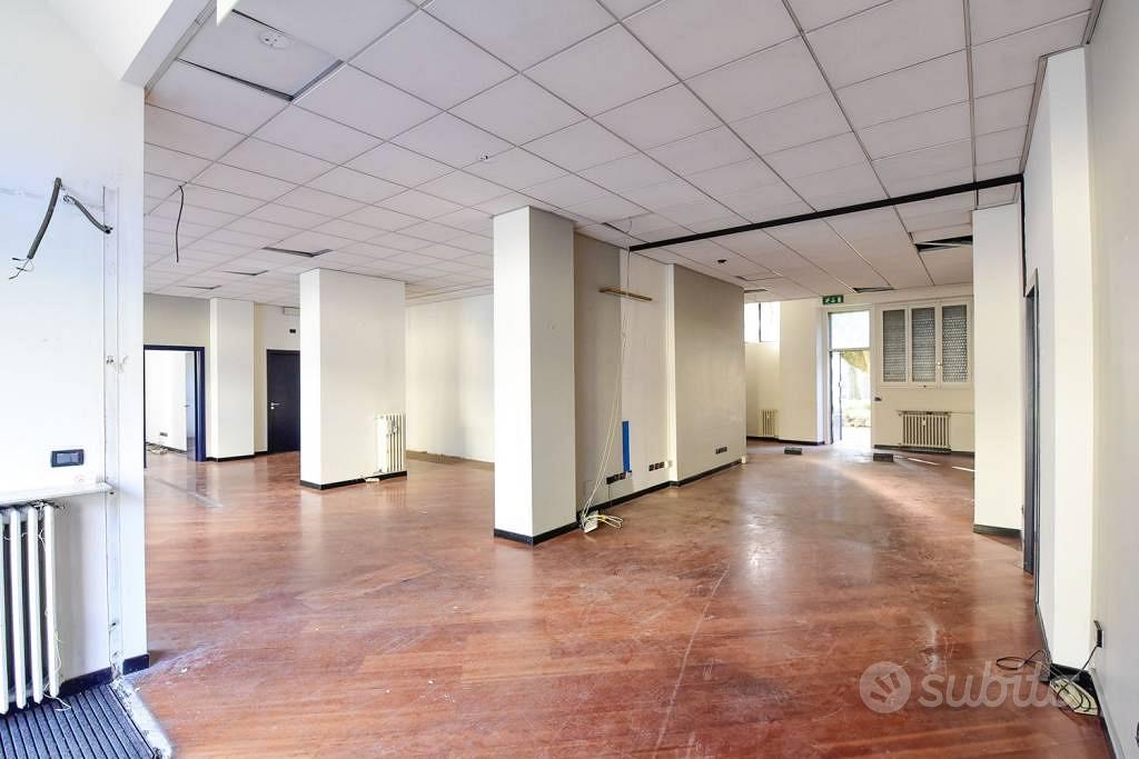 Immobile di 190 m² con 5 locali a Seregno - Altro