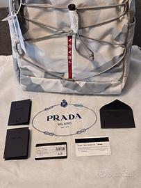 Zaino Prada in tessuto tecnico re-nylon nuovo