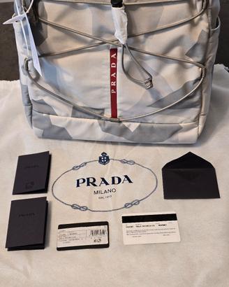Zaino Prada in tessuto tecnico re-nylon nuovo