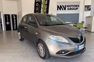 Lancia Ypsilon 1.2 69 CV 5 porte Gold