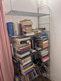 Due scaffalature in metallo