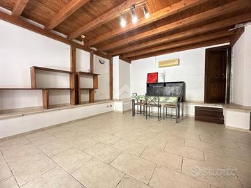 2 LOCALI A LECCE