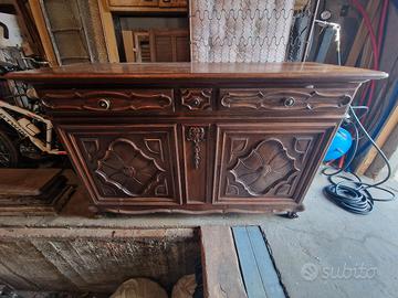 Mobile in legno massello stile classico