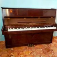 Pianoforte a muro Pearl River