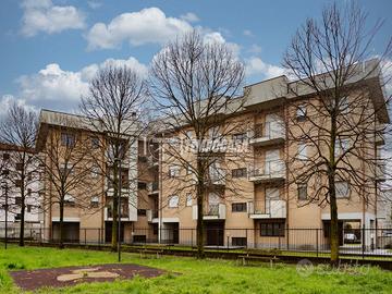 4 LOCALI RISTRUTTURATO CON BOX,POSTO AUTO E CANTIN