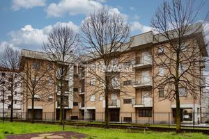 4 LOCALI RISTRUTTURATO CON BOX,POSTO AUTO E CANTIN