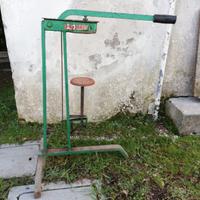 Tappatrice per bottiglie con tappo in sughero