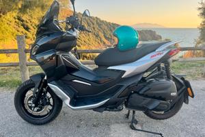 APRILIA SR GT 125 "Nuovo " solo 360 km